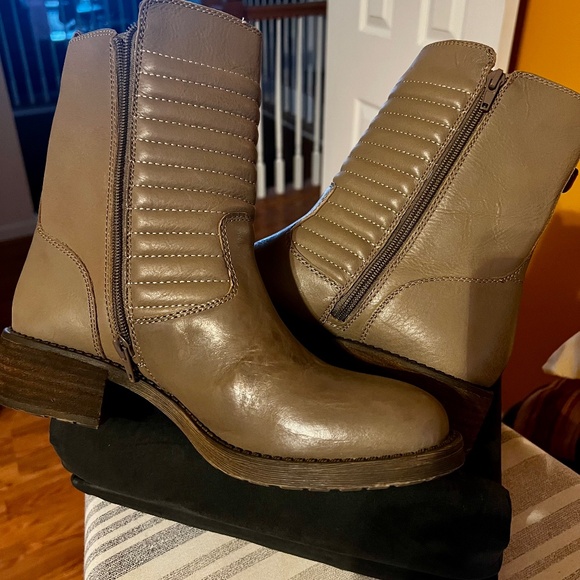 Ladies boots - Picture 5 of 7